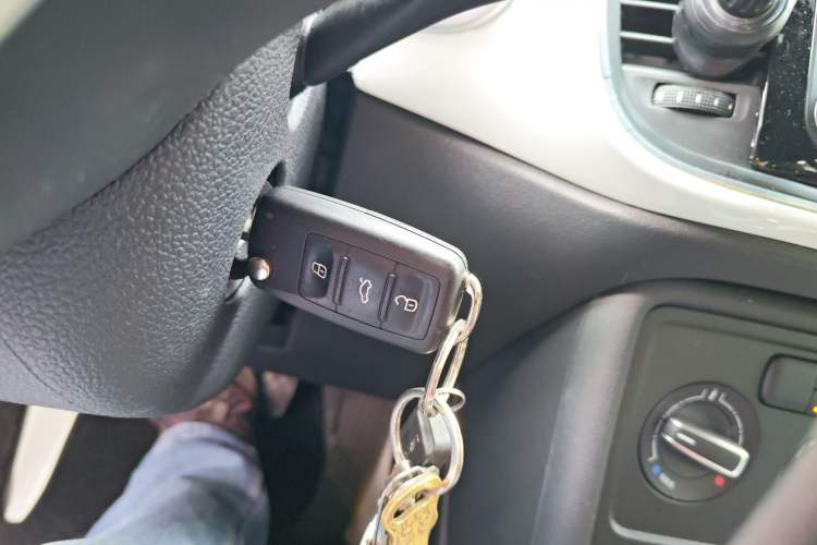 Used Volkswagen Beetle 2015 180TSI model
