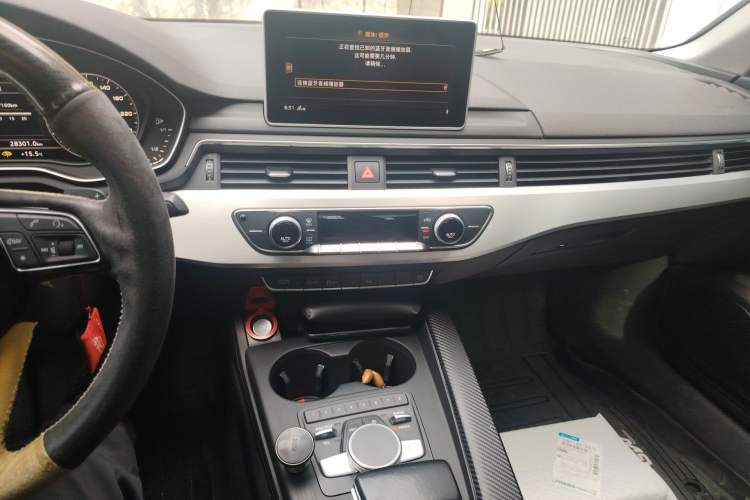 Used Audi A4L 2018 30th Anniversary Edition 40 TFSI Fashion Model
