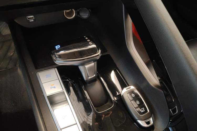 Used Hyundai Elantra 2021 1.5L CVT GLX Elite Edition Gear Lever