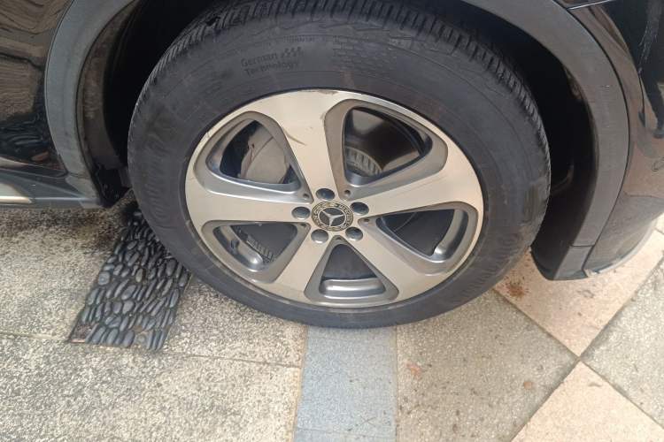 Used Mercedes-Benz GLC 2017 GLC 260 4MATIC Luxury Model Right Front Wheel Hub