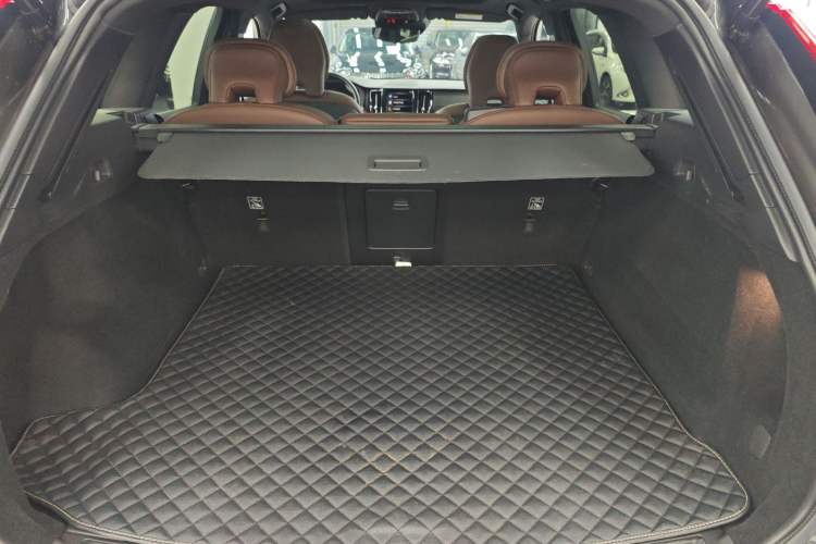 Used Volvo XC60 2021 T5 4x4 Smart Luxury Edition Trunk