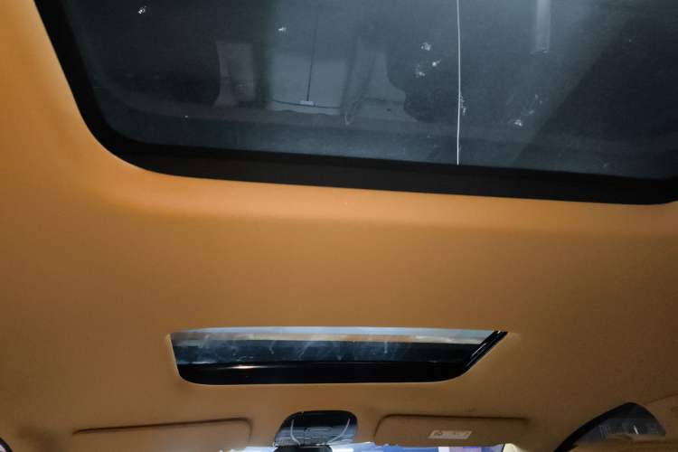 Used VOYAH Dream 2025 PHEV Four-Wheel Drive Excellence Kunpeng Edition Headliner