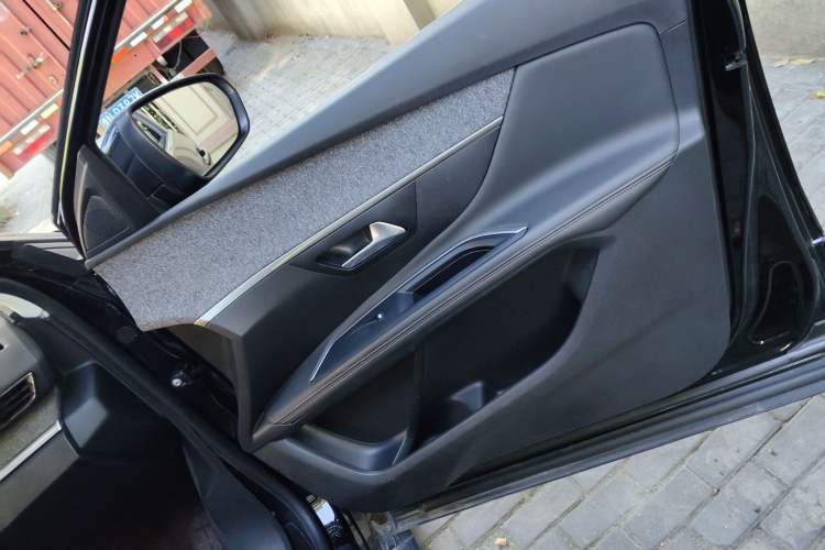 Used Peugeot 5008 2017 380THP 7-Seater Luxury Edition