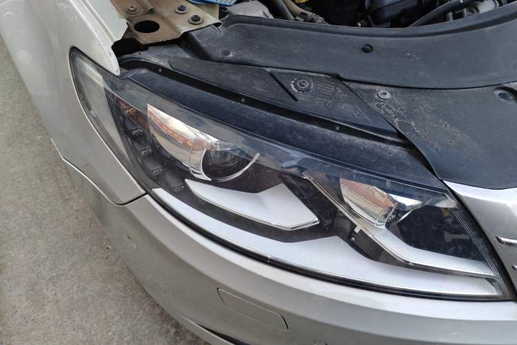 Used Volkswagen FAW-Volkswagen CC 2016 1.8TSI Luxury Model Right Front Headlight