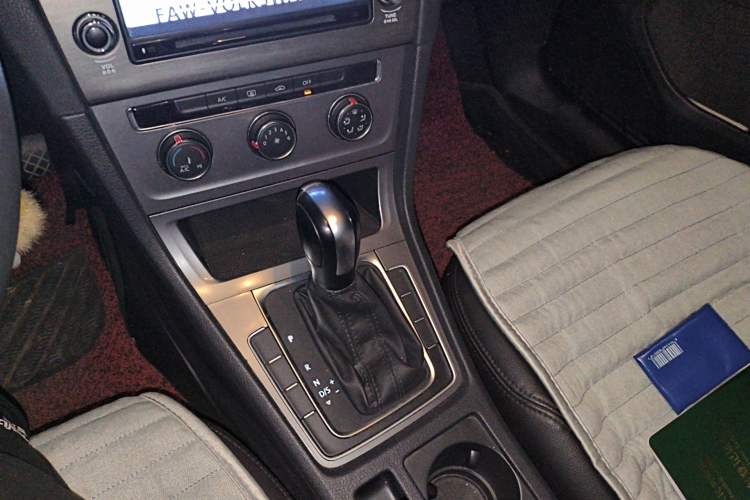 Used Volkswagen Golf 2015 1.6L Automatic Fashion Model Gear Lever