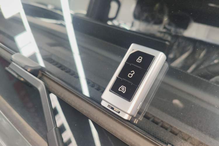 Used 212 T01 2024 2.0T Explorer