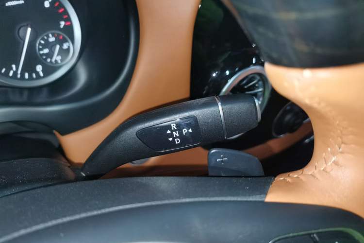 Used Mercedes-Benz Vito 2021 2.0T Elite Version 7 Seats Gear Lever