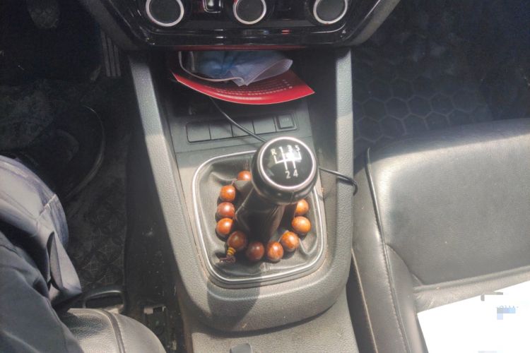 Used Volkswagen Sagitar 2012 1.6L Manual Comfort Model Gear Lever