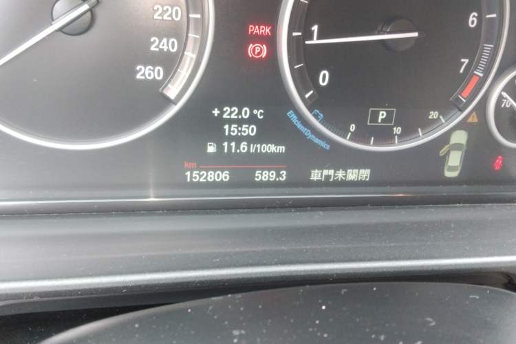 Used BMW 5 Series 2014 525Li Leading Model Odometer Close Up