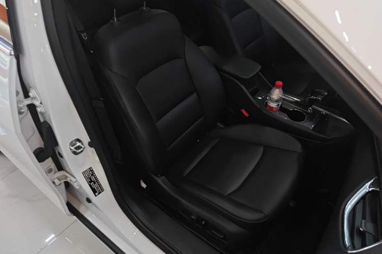 Used Chevrolet Malibu XL 2022 535T Automatic Sport Edition Right Front Seat