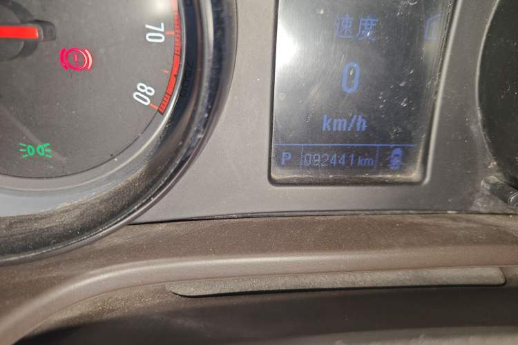 Used Buick Regal 2014 2.0L Leading Fashion Edition Odometer Close Up