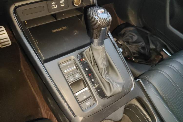 Used Honda Breeze 2023 240TURBO Two-Wheel-Drive Luxury Edition 5 Seats Gear Lever