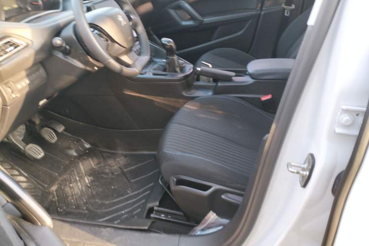 Used Peugeot 308 2018 1.6L Manual Fashion Edition
