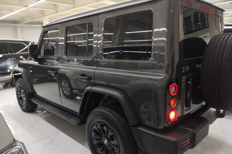 Used 212 T01 2024 2.0T Explorer
