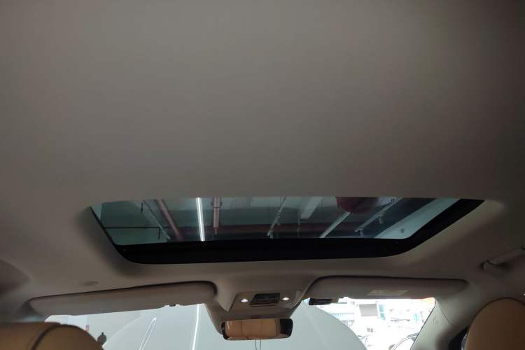 Used Denza D9 2022 DM-i 1040 Prestige Model Headliner
