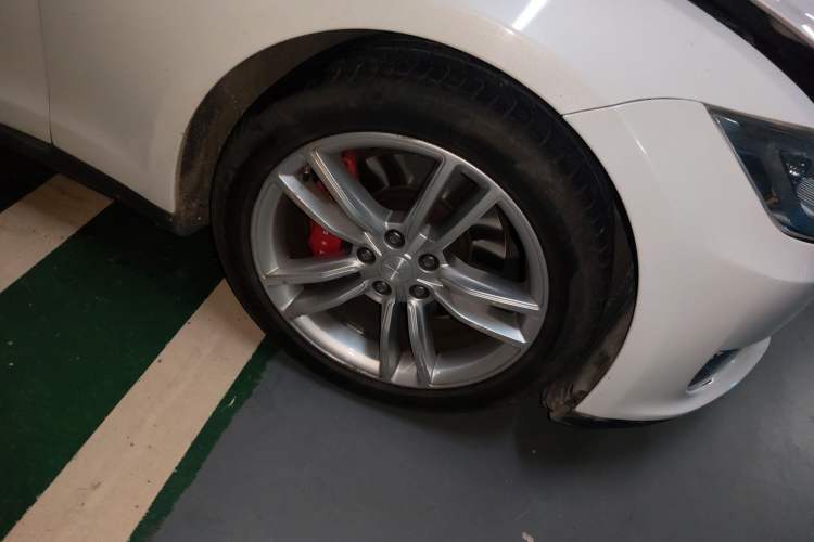 Used Tesla Model S 2014 S P85 Right Front Wheel Hub