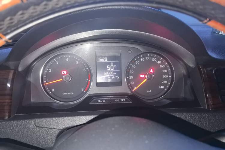 Used Volkswagen Santana 2013 1.6L Manual Luxury Edition
