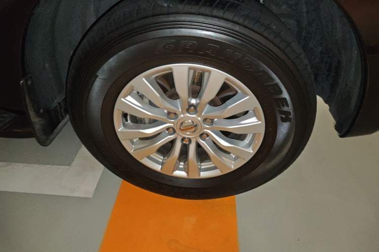 Used Nissan Patrol 2017 5.6L Standard Edition Right Front Wheel Hub