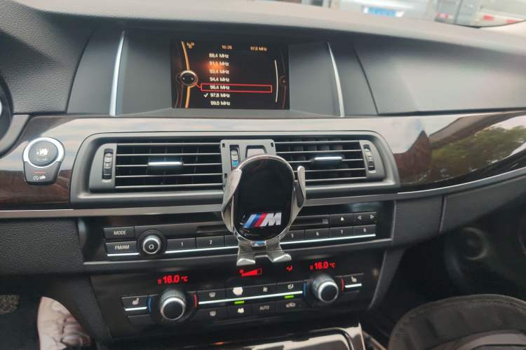 Used BMW 5 Series 2014 525Li Leading Model
