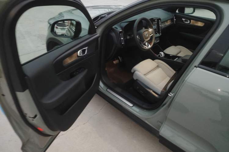 Used Volvo XC40 New Energy 2023 Four-Wheel-Drive High-Performance Version
