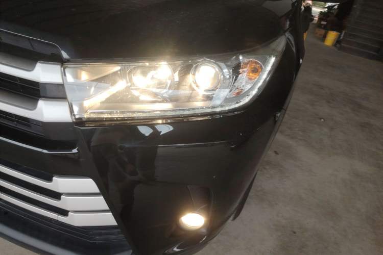 Used Toyota Highlander 2018 2.0T Two-Wheel Drive Elite Version 5 Seats China VI Standard Left Front Headlight