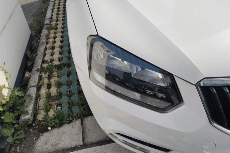 Used Skoda Yeti 2017 TSI280 DSG Advanced Edition Right Front Headlight