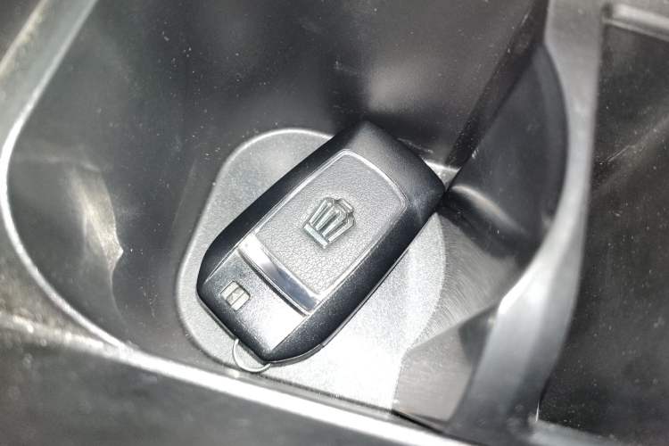 Used Toyota Vellfire 2024 Crown Dual-Engine 2.5L Supreme Executive Edition
