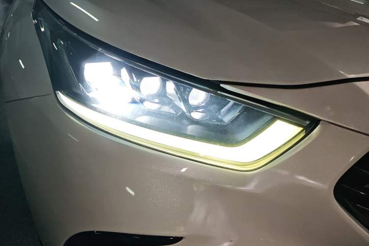 Used Toyota Crown Kluger 2021 2.5L HEV Four-Wheel Drive Premium Edition Right Front Headlight