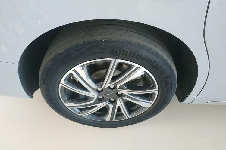Used SAIC MAXUS G90 2022 2.0T Xingyun Seven-Seater Version Right Rear Wheel Hub