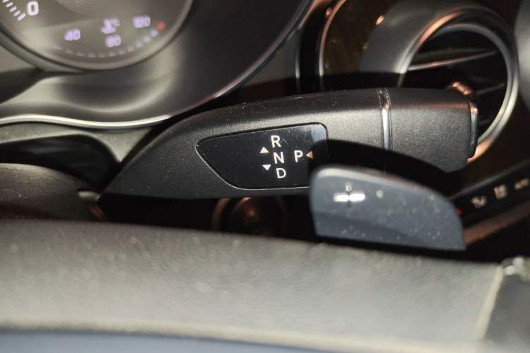 Used Mercedes-Benz GLC 2018 Facelift GLC 260 4MATIC Luxury Edition
