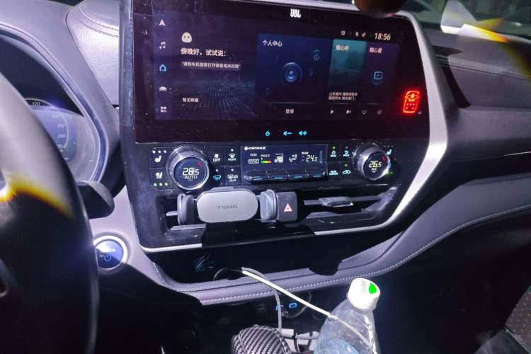 Used Toyota Highlander 2022 Dual-Engine 2.5L Four-Wheel Drive Supreme Edition 7-Seater Audio And AC Panel