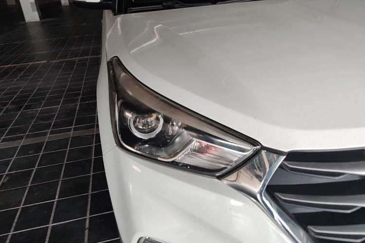 Used Hyundai ix25 2017 1.6L Automatic Smart Version Right Front Headlight