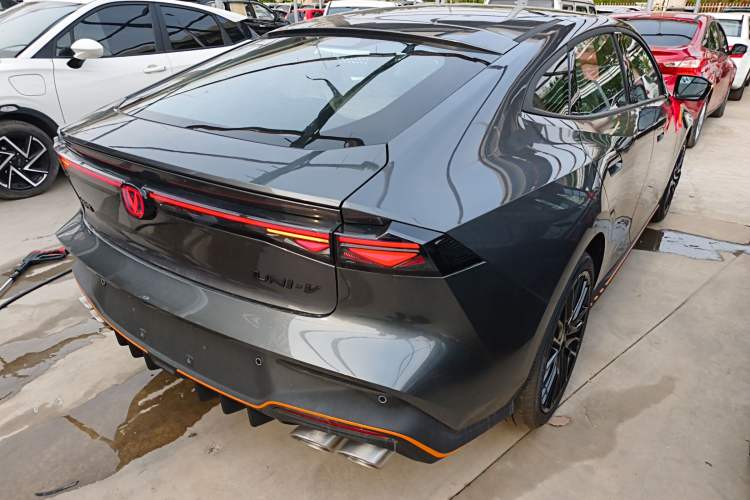 Used CHANGAN UNI-V 2025 Model Third-Generation 2.0T Dynamic Edition Rear Right 45 Deg