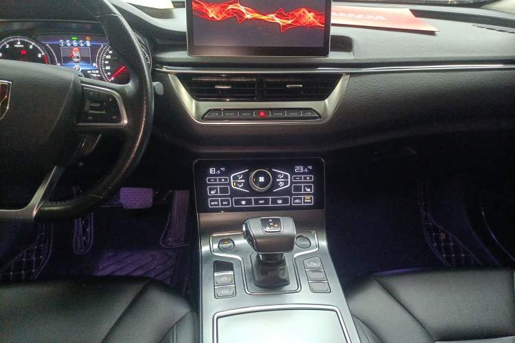 Used Hongqi H5 2020 1.8T Automatic Smart Connect Flagship Edition Audio And AC Panel