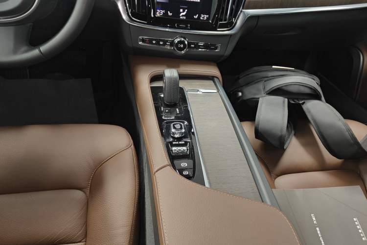 Used Volvo V90 2021 Cross Country B5 AWD Smart Range Edition