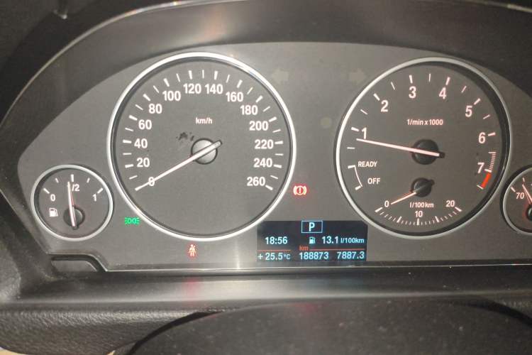 Used BMW 3 Series 2013 320i Sport Edition Odometer Close Up