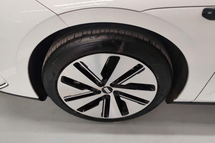 Used Geely Galaxy E8 2024 665 km Range Rear-Drive Starship Long-Range Version