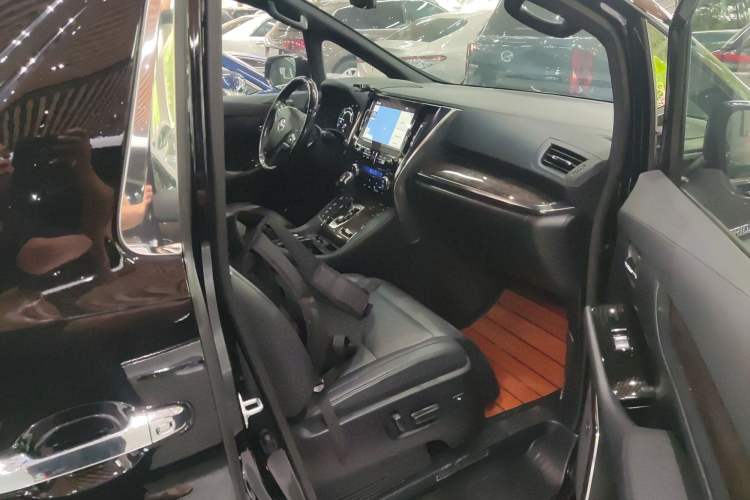 Used Toyota Vellfire 2021 Crown Dual-Engine 2.5L HV Prestige Edition
