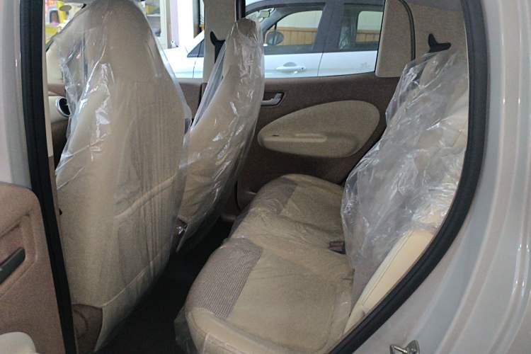 Used Wuling Hongguang MINIEV 2025 Four-Door Version Advanced Edition Left Rear Seat