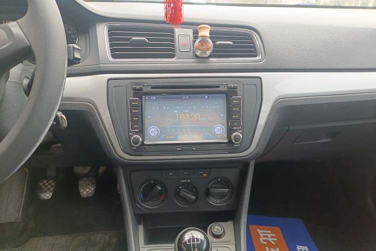 Used Volkswagen Lavida 2015 1.6L Manual Fashion Edition
