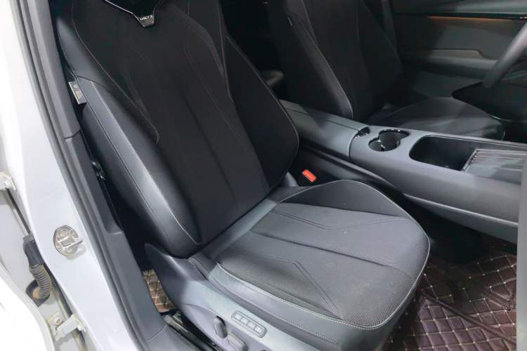 Used Volkswagen ID.UNYX 2024 Revised Pro Long-Range Version Right Front Seat