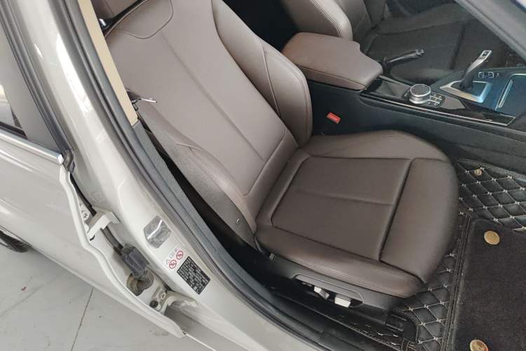 Used BMW 3 Series 2019 320Li Fashion Model Right Front Seat