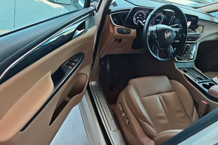 Used Buick GL8 2021 ES Land Cruiser 653T Luxury Edition Driver Seat