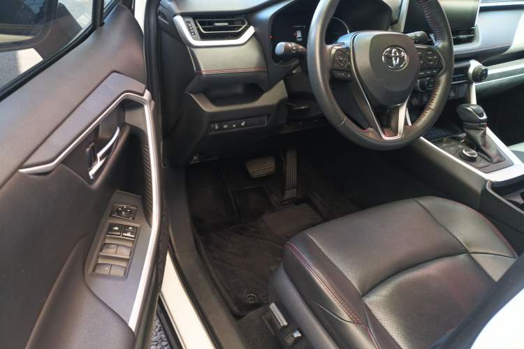 Used Toyota Wildlander New Energy 2021 High-Performance Edition 2.5L Four-Wheel Drive Powerful Version Driver Seat