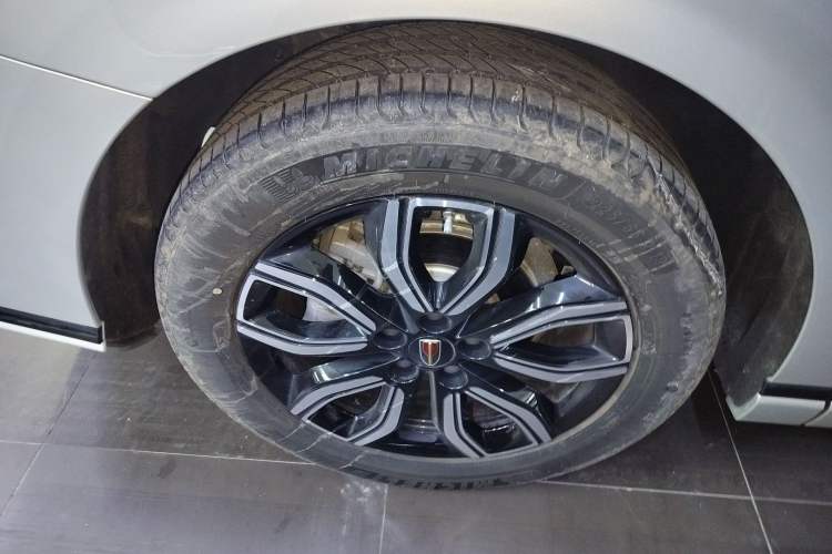 Used Hongqi HQ9 2023 2.0T Smart Connect Flagship Edition Right Rear Wheel Hub