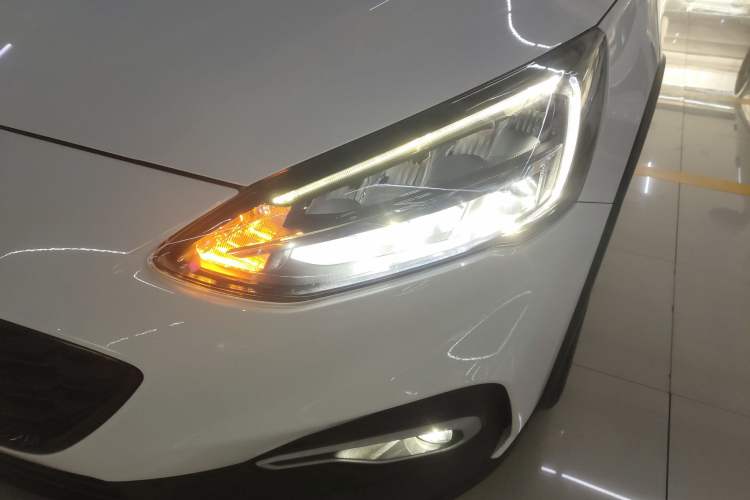 Used Ford Focus Active 2021 EcoBoost 180 Automatic Trendy Model Left Front Headlight