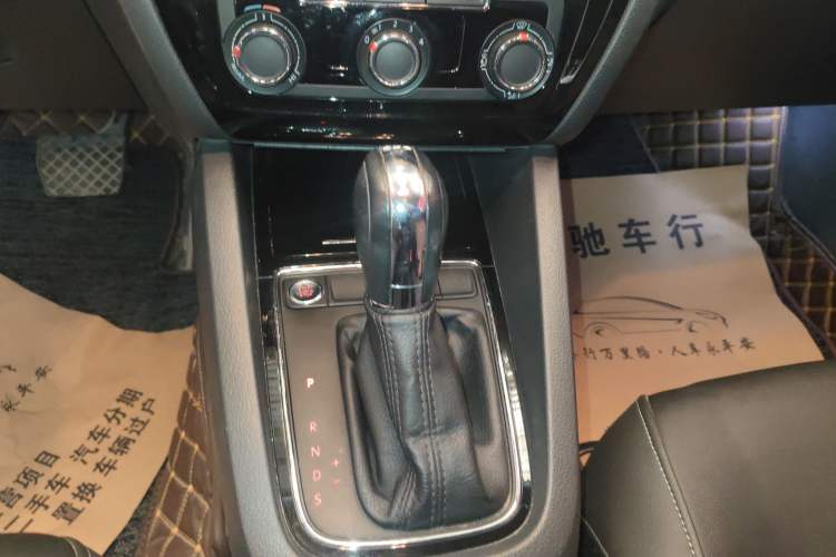 Used Volkswagen Sagitar 2017 230TSI Automatic Comfort Version
