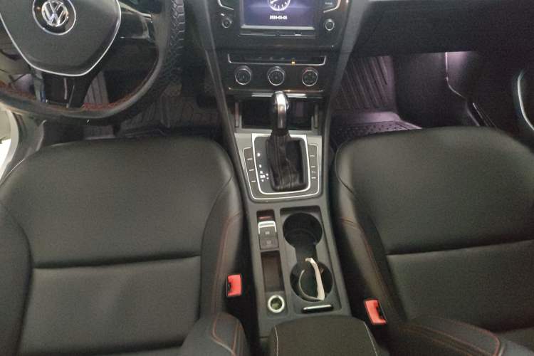 Used Volkswagen Golf 2017 1.6L Automatic Comfort Million-Vehicle Anniversary Edition