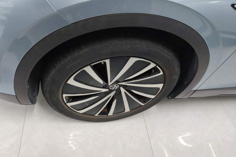 Used Volkswagen ID.4 X 2022 Pure Long-Range Version Left Front Wheel Hub