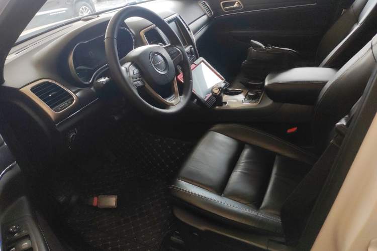 Used Jeep Grand Cherokee 2015 3.0L Comfort Navigation Edition